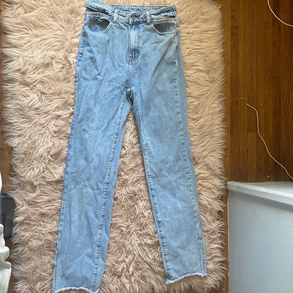 Cut-out waist jeans